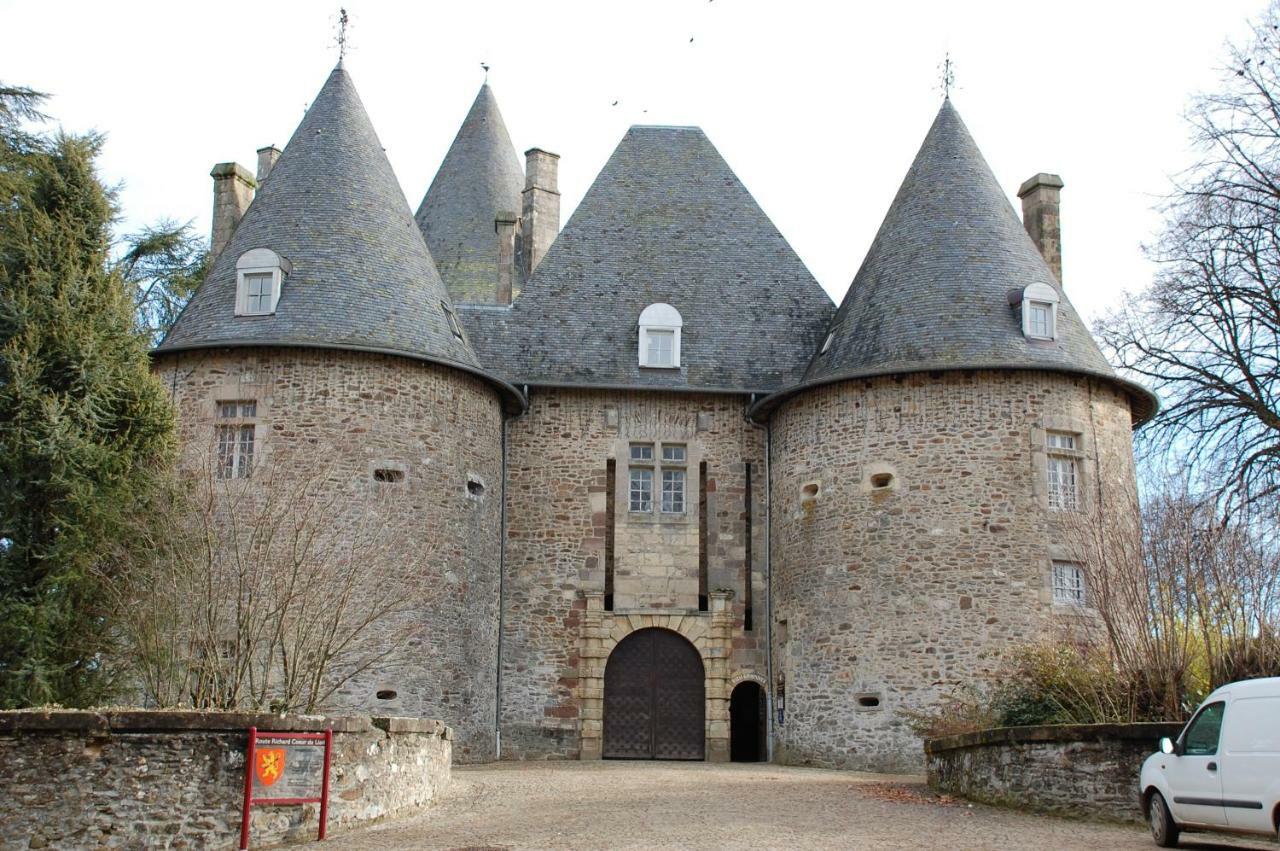 Отель Maison Lyre, Pompadour Arnac-Pompadour Экстерьер фото