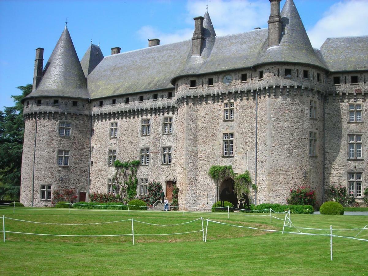 Отель Maison Lyre, Pompadour Arnac-Pompadour Экстерьер фото